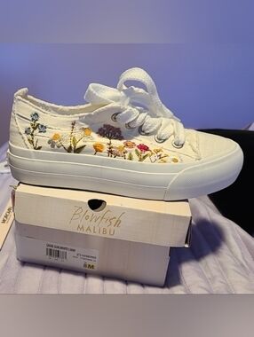 Blowfish Malibu Sadie Embroidered Sneaker Women's 8 NWT